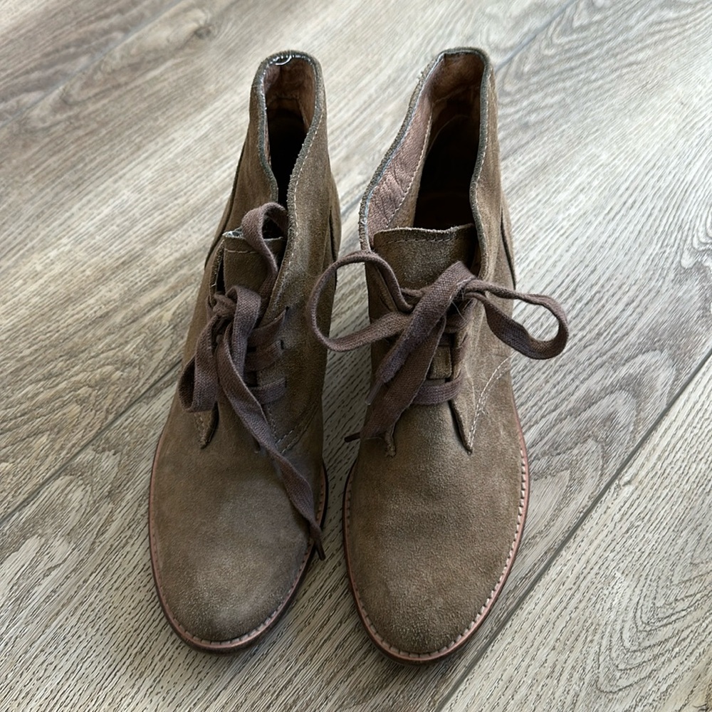 Biala boots